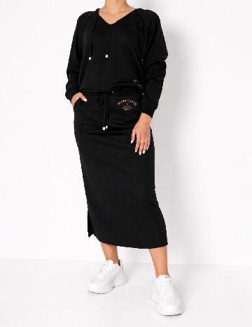 Fusta River Island, negru