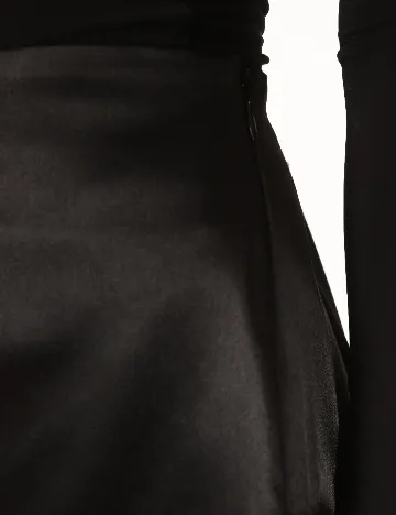 Fusta River Island, negru