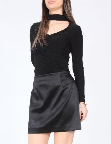 Fusta River Island, negru