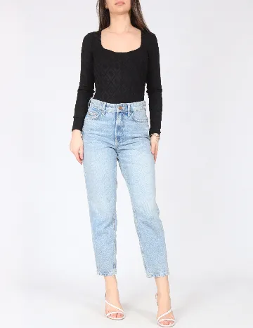 Body River Island, negru