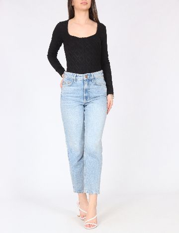 Body River Island, negru