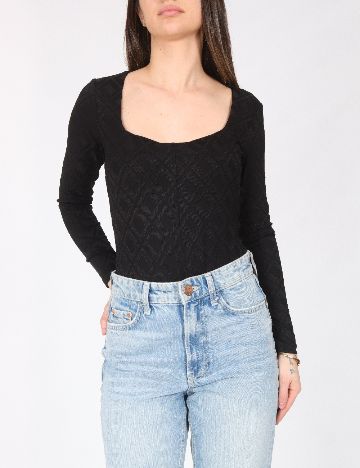 Body River Island, negru