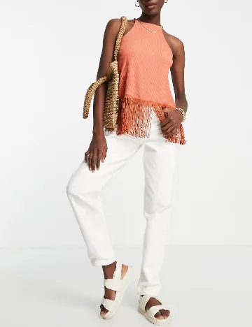 Maiou River Island, caramiziu