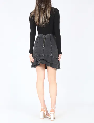 Fusta River Island, negru