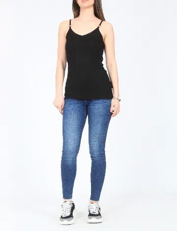 Maiou River Island, negru