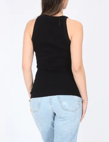 Maiou River Island, negru