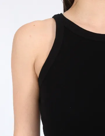 Maiou River Island, negru