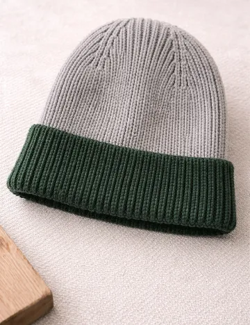 Caciula River Island, gri