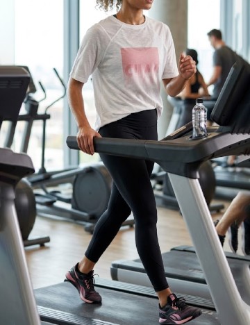 Tricou River Island, alb