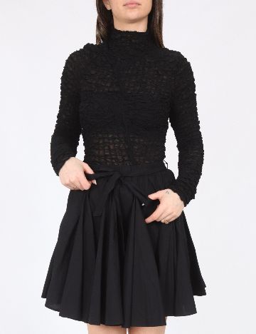 Fusta River Island, negru