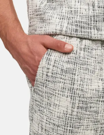 Pantaloni scurti INDICODE, alb/negru