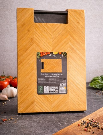 Tocător din bambus cu mâner metalic ACTION, maro