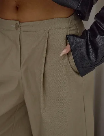 Pantaloni trei sferturi Musera, kaki