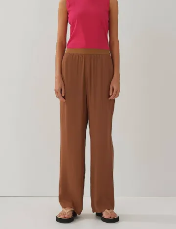 Pantaloni Someday, maro