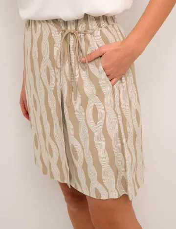 Fusta Kaffe, crem/alb