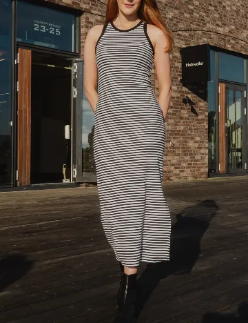 Rochie medie Gestuz, negru/alb