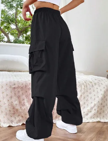 Pantaloni SHEIN, negru