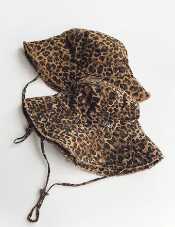 Palarie SHEIN, animal print