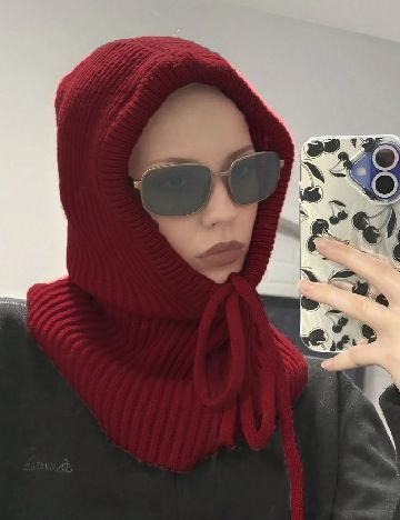 Caciula SHEIN, visiniu