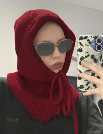 Caciula SHEIN, visiniu