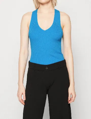 Maiou Jacqueline de Yong, albastru