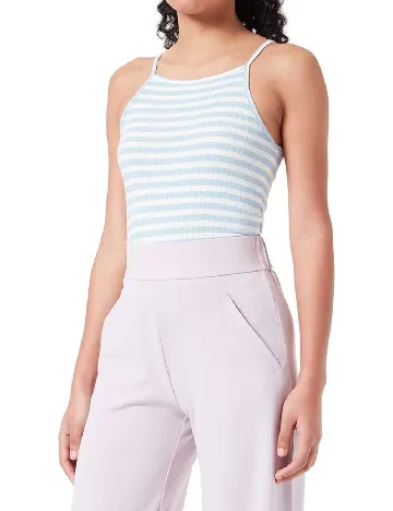 Maiou Jacqueline de Yong, albastru