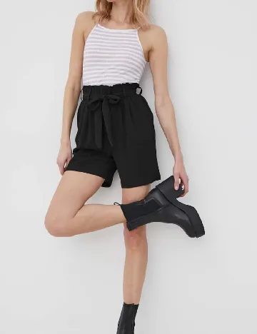 Maiou Jacqueline de Yong, alb/mov