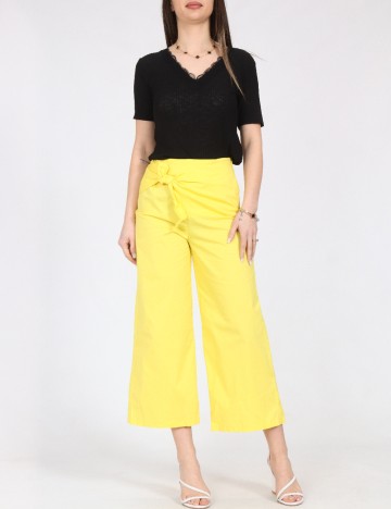 Pantaloni Bershka, galben
