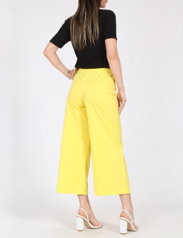 Pantaloni Bershka, galben