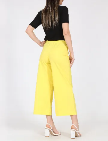Pantaloni Bershka, galben