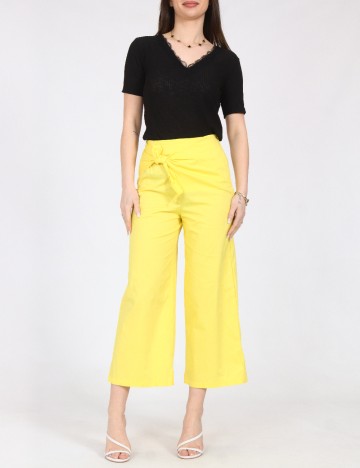 Pantaloni Bershka, galben