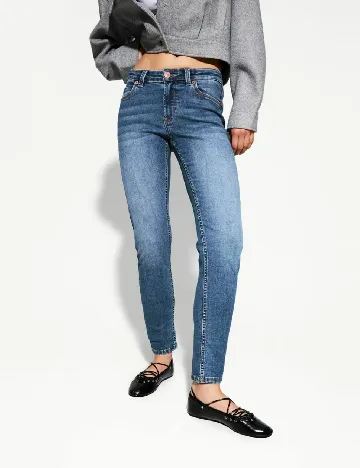 Blugi Bershka, albastru