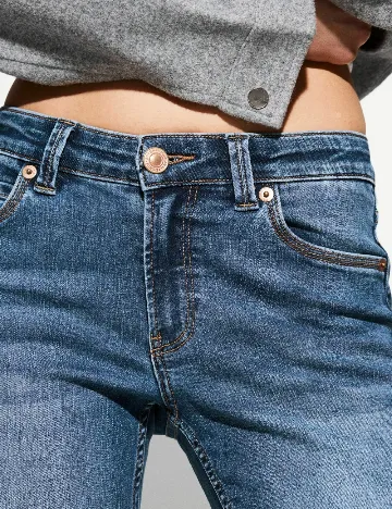 Blugi Bershka, albastru