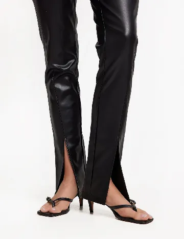 Pantaloni imitatie de piele NA-KD, negru