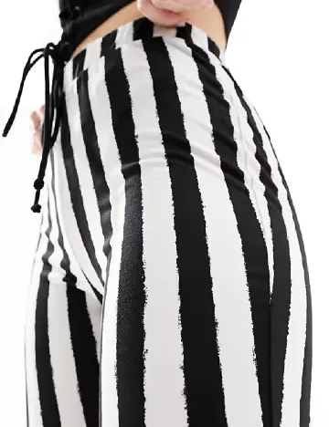 Pantaloni Noisy May, alb/negru