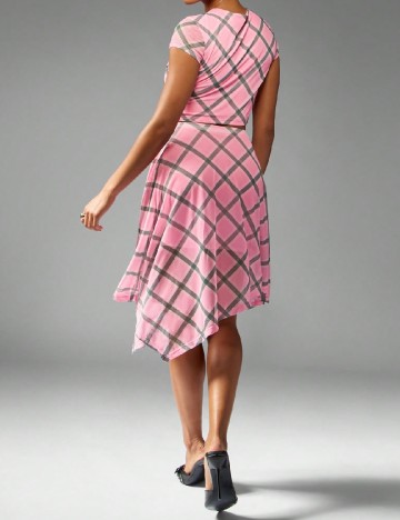 Compleu Missguided, roz