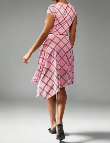 Compleu Missguided, roz