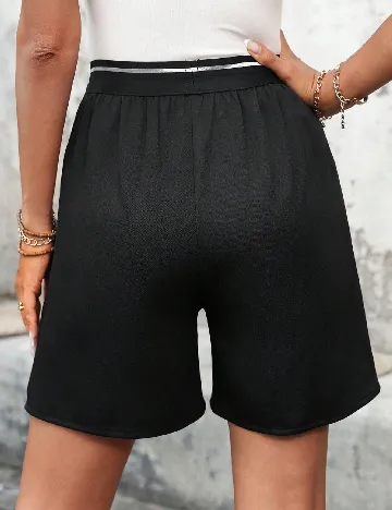 Pantaloni scurti SHEIN, negru