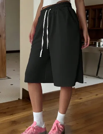 Pantaloni scurti SHEIN, negru