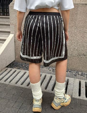 Pantaloni scurti SHEIN CURVE, negru/alb