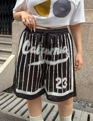 Pantaloni scurti SHEIN CURVE, negru/alb