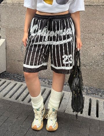 Pantaloni scurti SHEIN CURVE, negru/alb