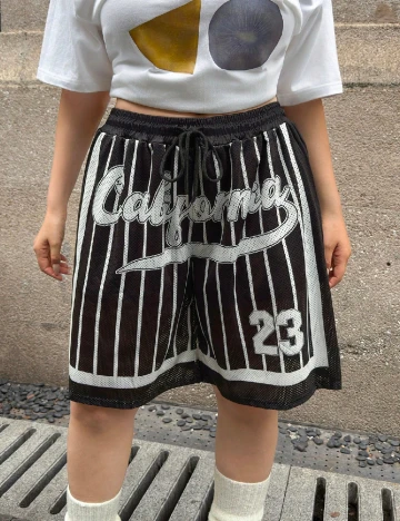 Pantaloni scurti SHEIN CURVE, negru/alb