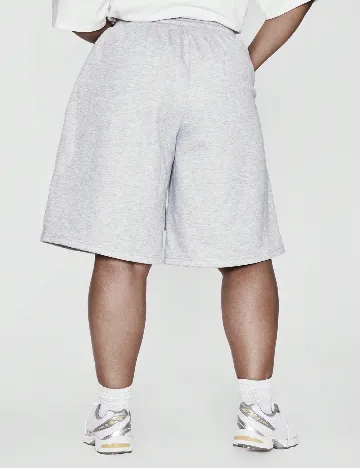 Pantaloni scurti Musera Plus Size, gri