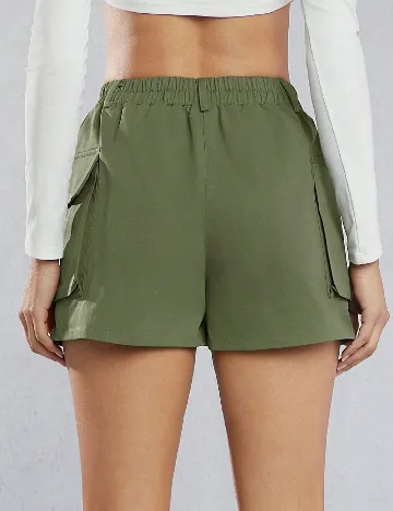 Pantaloni scurti SHEIN, verde