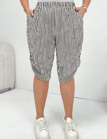 Pantaloni scurti SHEIN CURVE, negru/crem