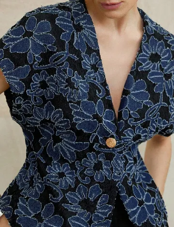 Vesta Aveloria, albastru