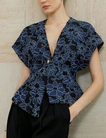 Vesta Aveloria, albastru