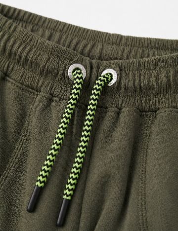 Pantaloni scurti Bershka, verde