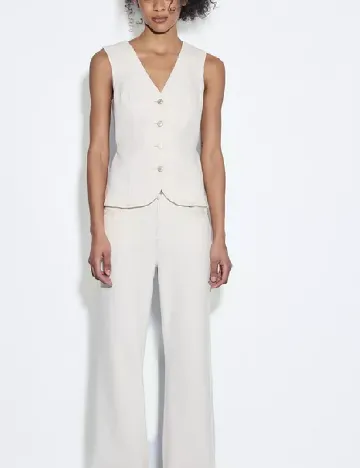 Vesta Stradivarius, ecru